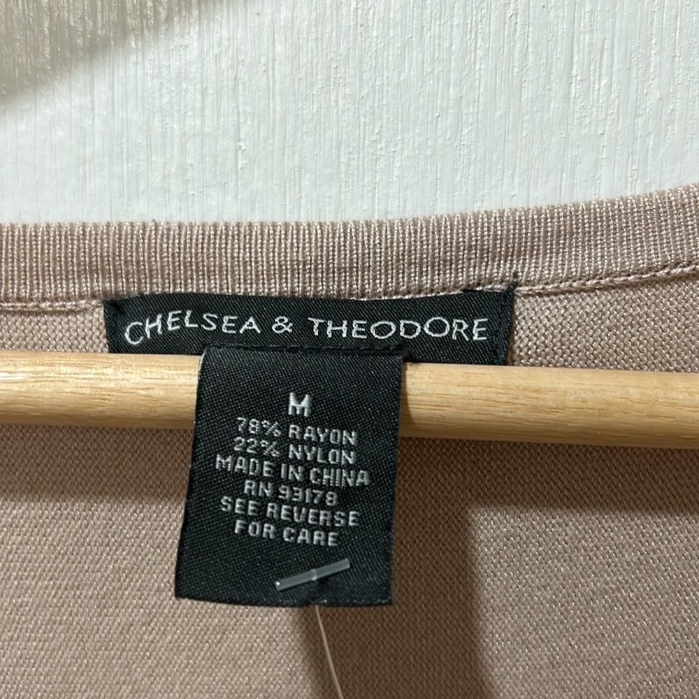 CHELSEA & THEODORE WOMENS PULLOVER BERMUDA SAND Sz MD NEW - Picture 6 of 9